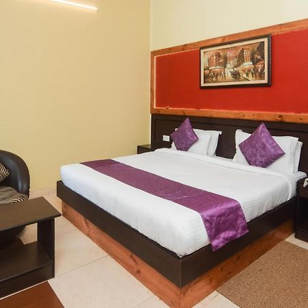 Hotel Varuna Varanasi Esterno foto
