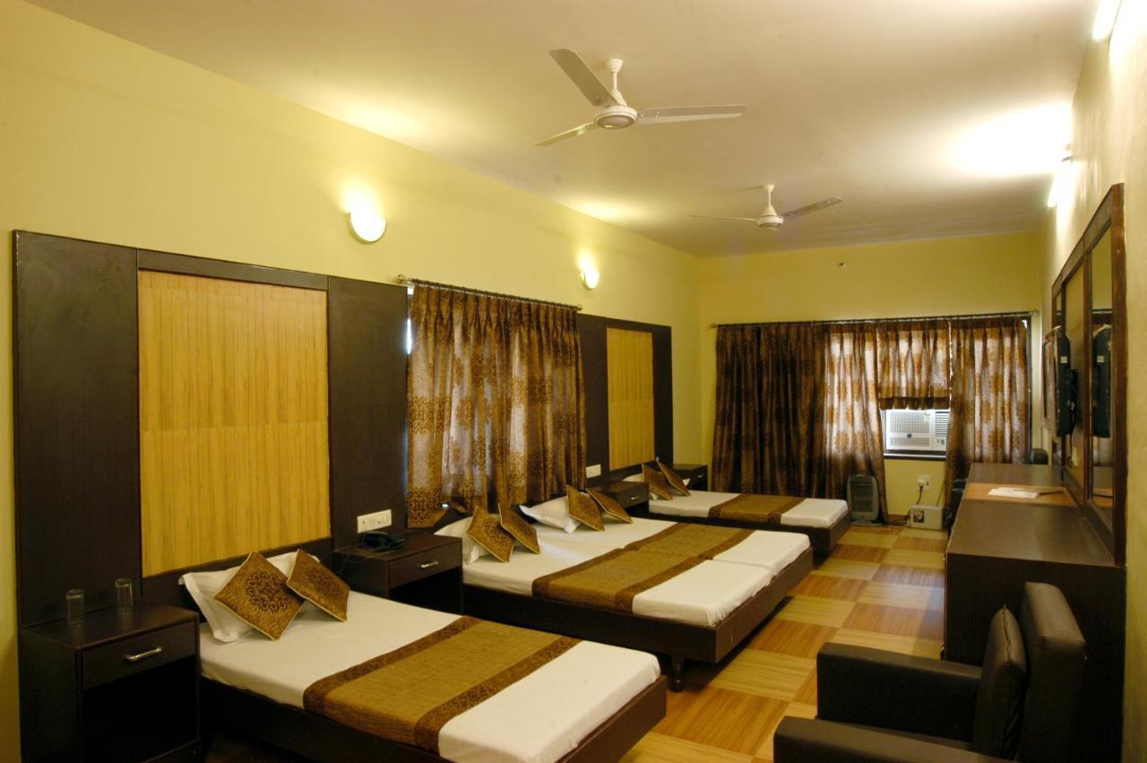 Hotel Varuna Varanasi Esterno foto