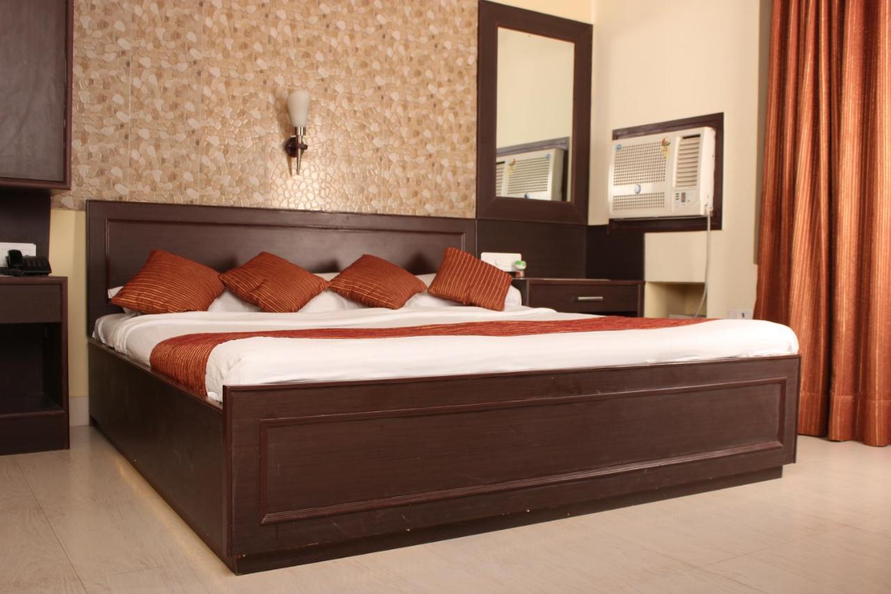 Hotel Varuna Varanasi Esterno foto