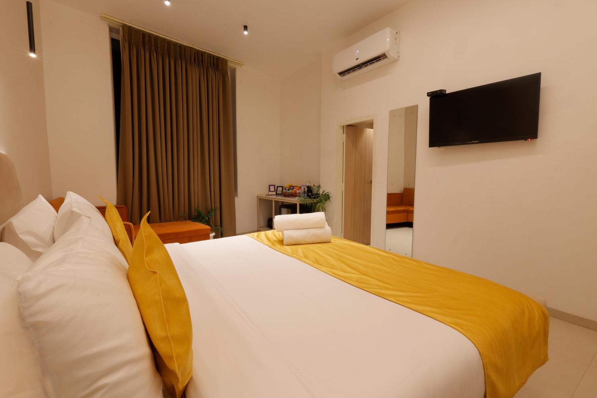 Hotel Varuna Varanasi Esterno foto