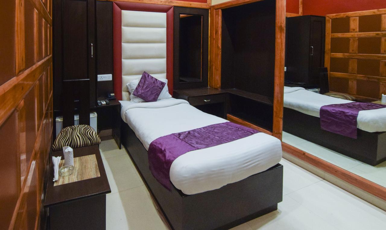 Hotel Varuna Varanasi Esterno foto