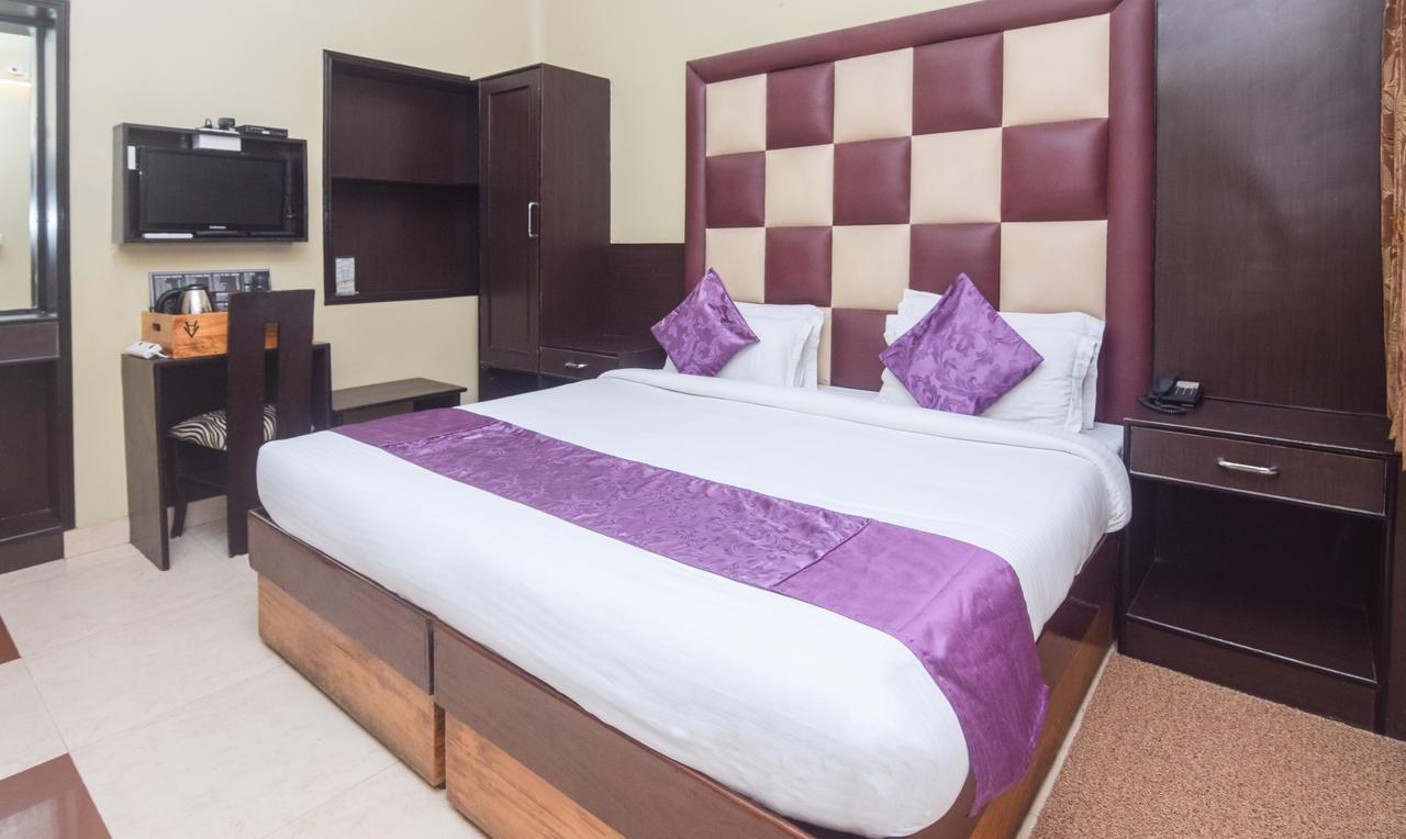 Hotel Varuna Varanasi Esterno foto