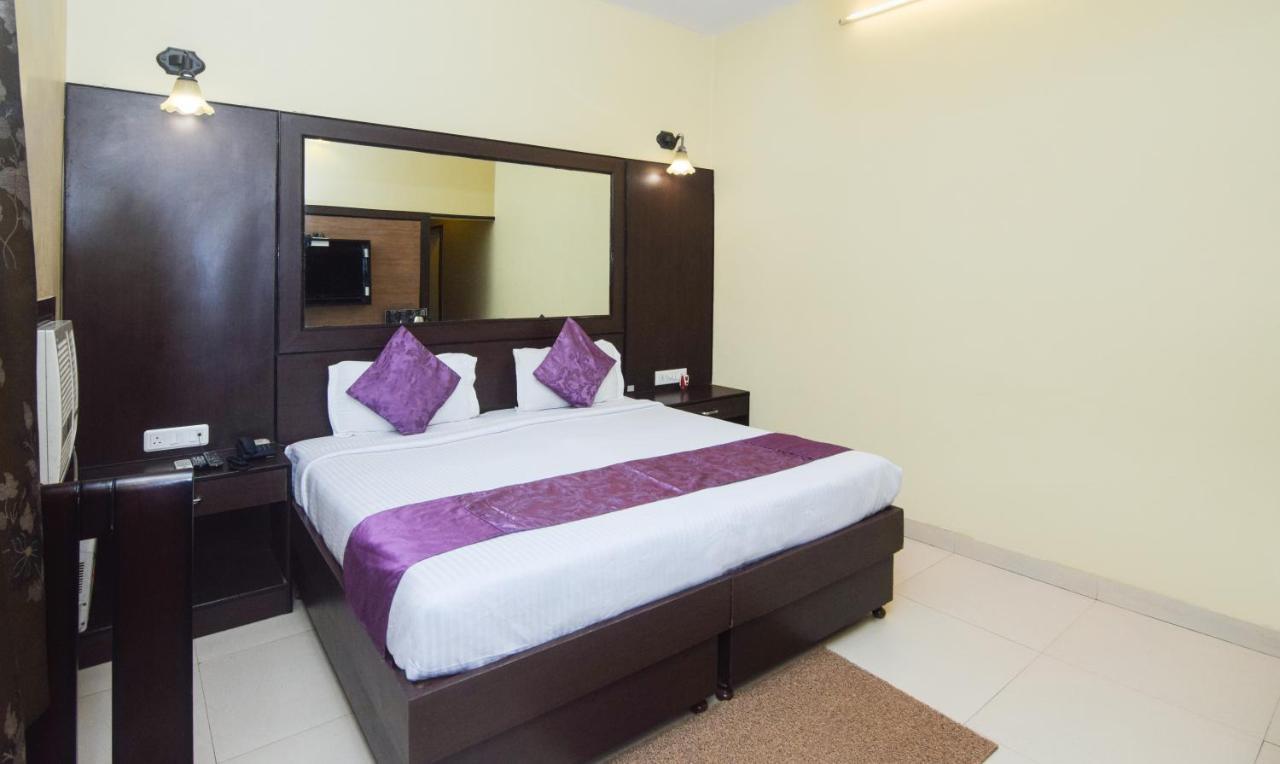Hotel Varuna Varanasi Esterno foto