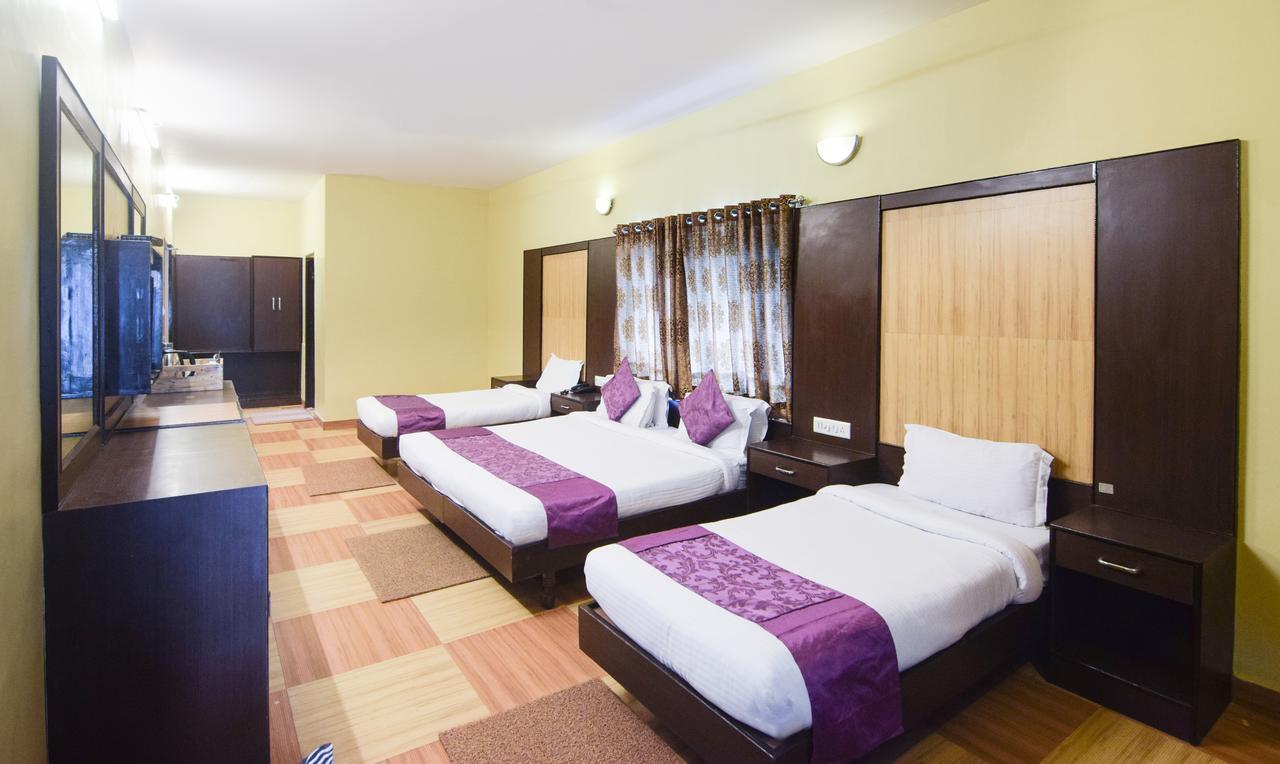 Hotel Varuna Varanasi Esterno foto