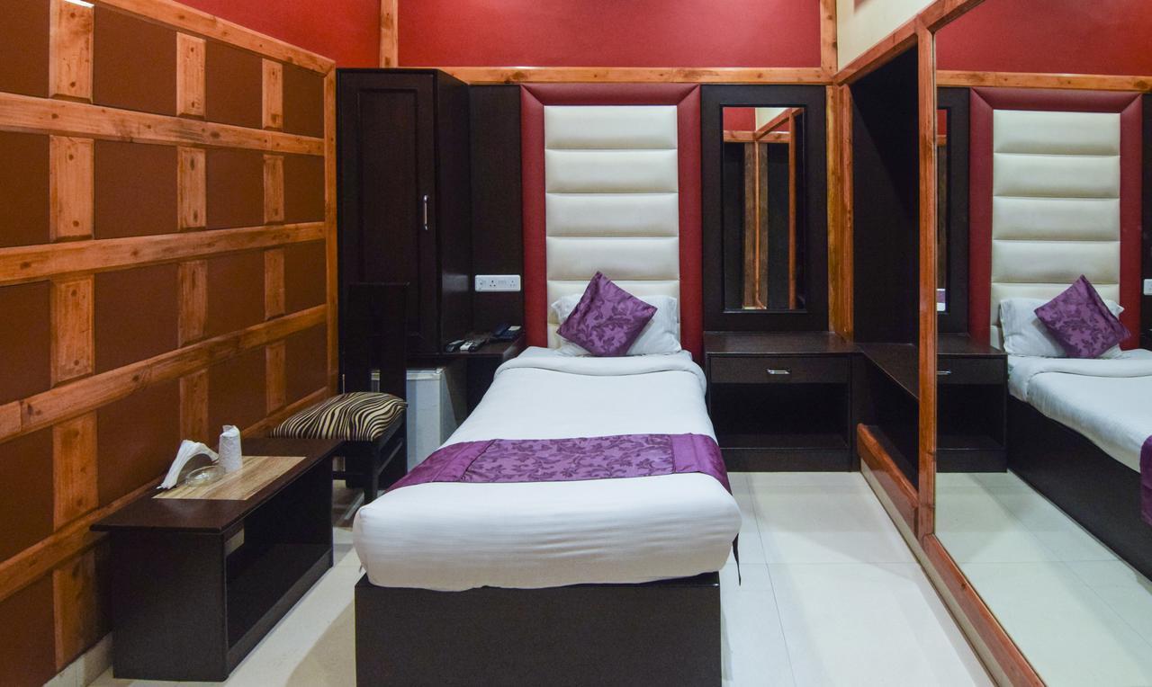 Hotel Varuna Varanasi Esterno foto
