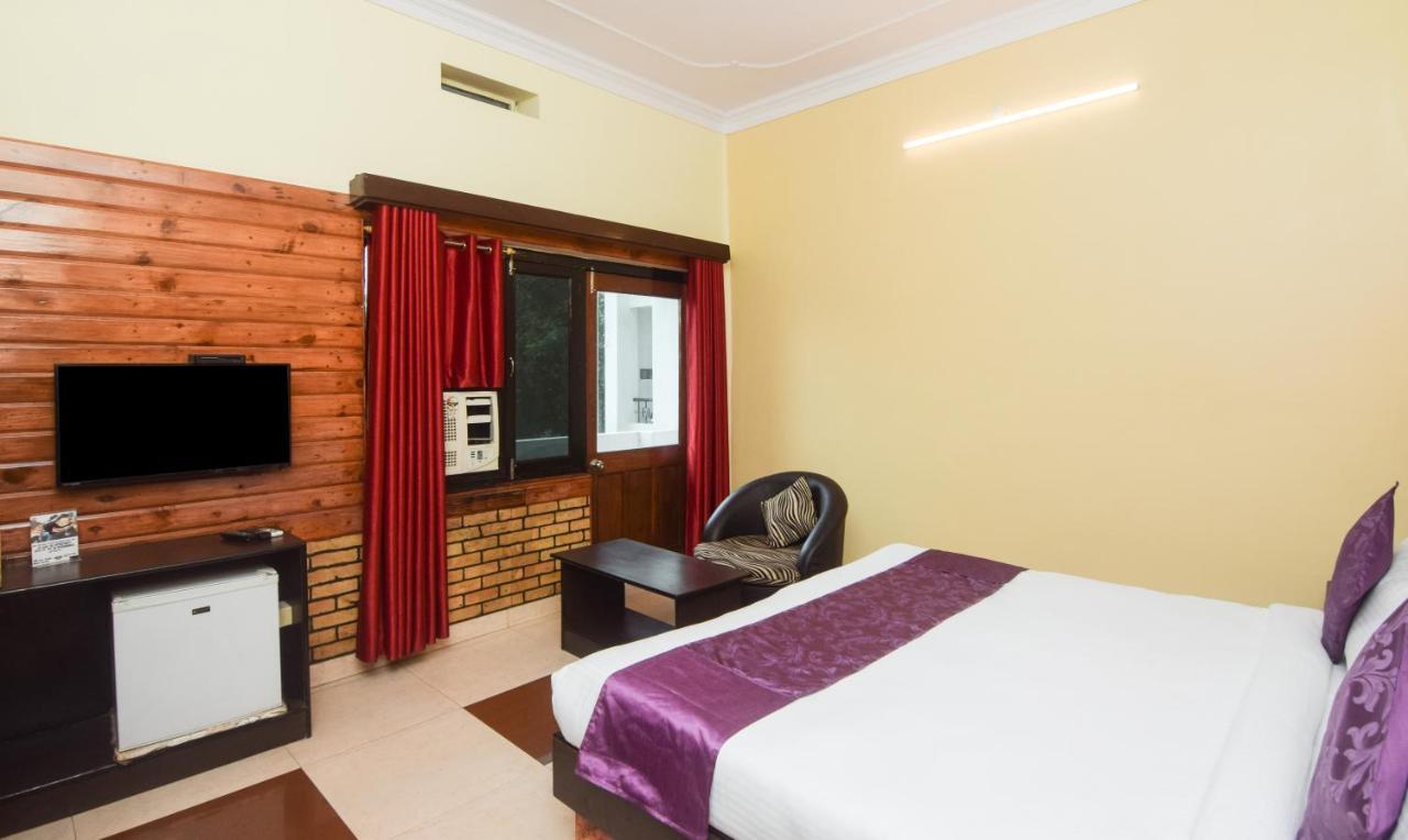 Hotel Varuna Varanasi Esterno foto
